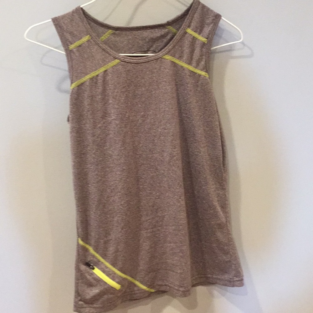 Oiselle tank with key zipper pocket